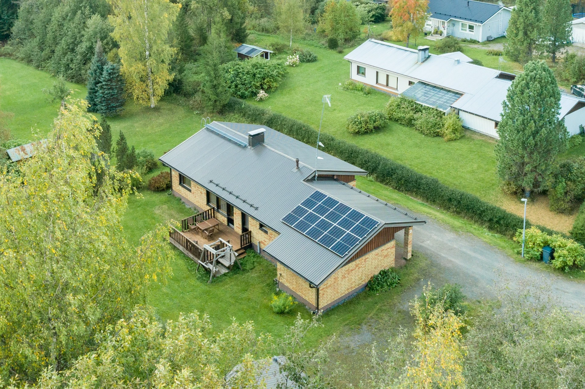 4,1 kW:n aurinkovoimala omakotitalossa