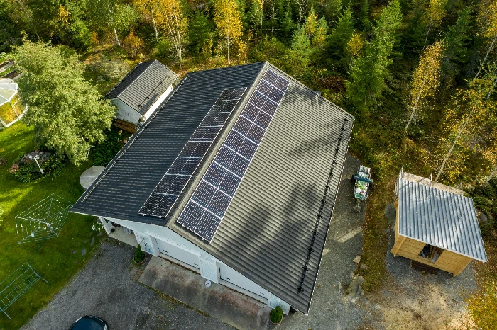 Aurinkopaneelit omakotitaloon