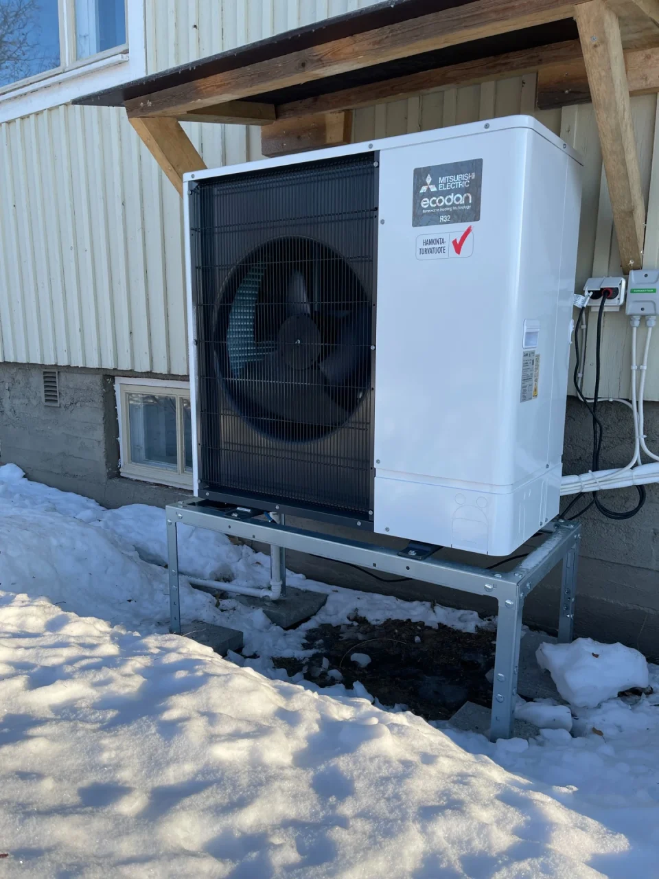 Ilma-vesilämpöpumppu Mitsubishi Ecodan asennettuna