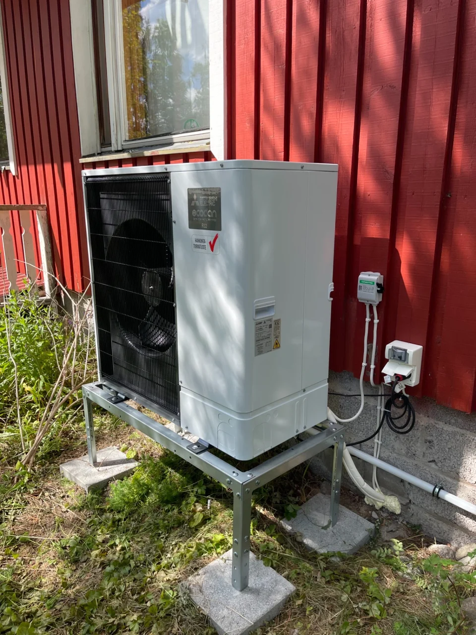 Ilma-vesilämpöpumpun asennus omakotitaloon