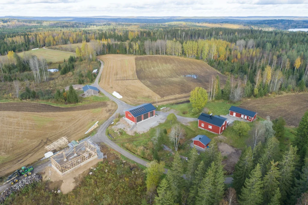 6,6kw aurinkovoimala Canadian Solar Hiku6 Perc 410w aurinkopaneelilla